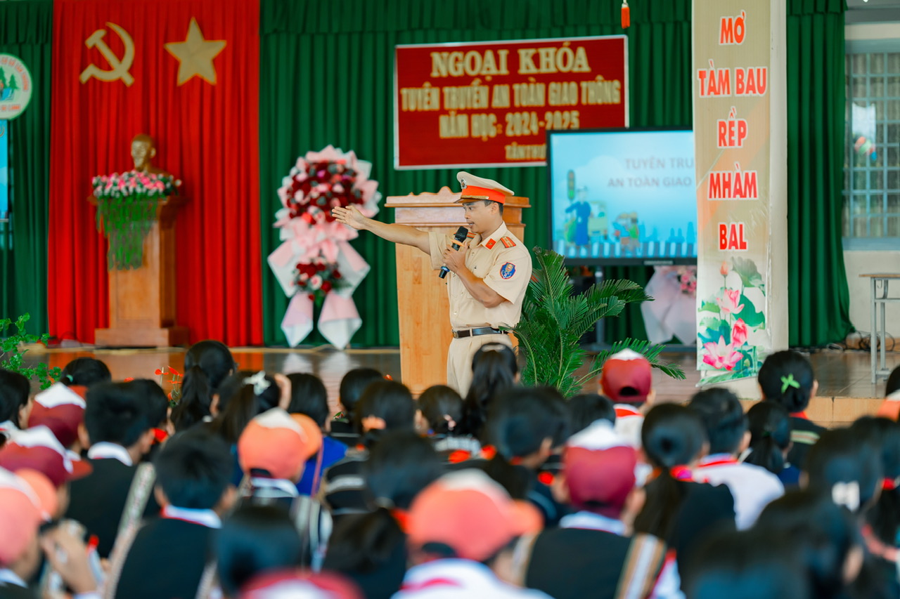 Di Linh Tăng cường kiểm tra xử lý học sinh vi phạm về trật tự an toàn