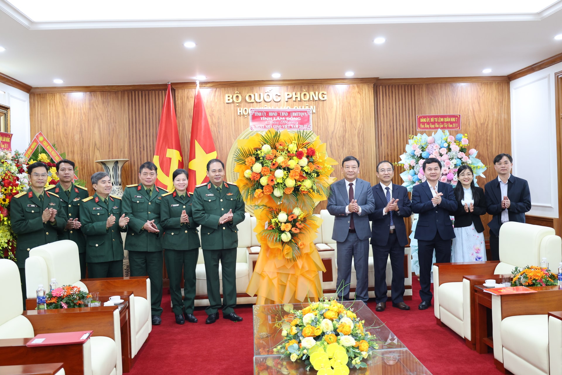 Phó Bí thư Tỉnh ủy Bùi Thắng thăm, chúc mừng một số cơ sở giáo dục nhân Ngày Nhà giáo Việt Nam 20/11