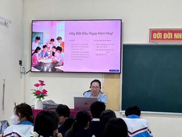 Học sinh Trường THPT Pró làm quen với trí tuệ nhân tạo 