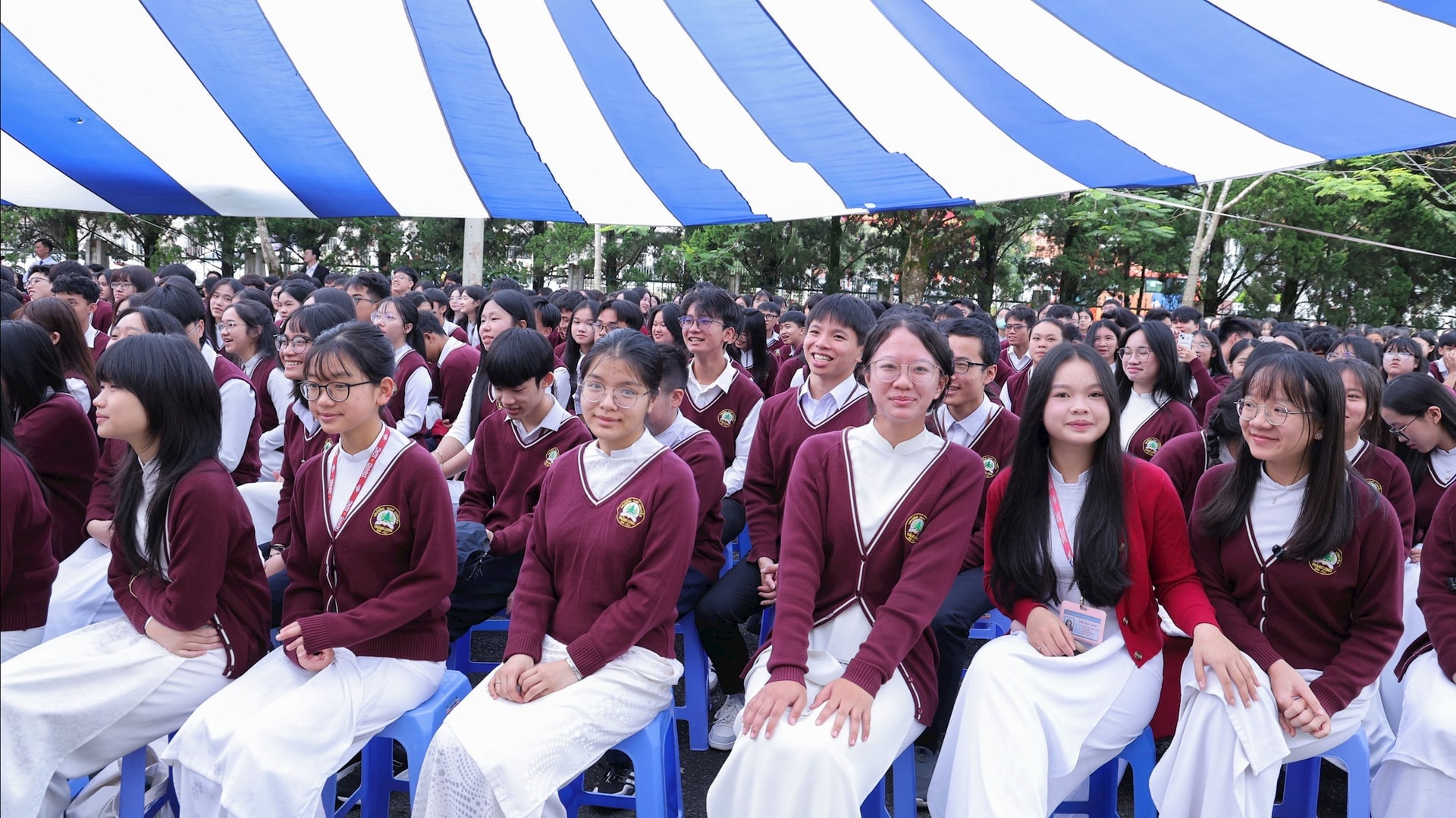 Hoa nở cùng niềm tin và sẻ chia