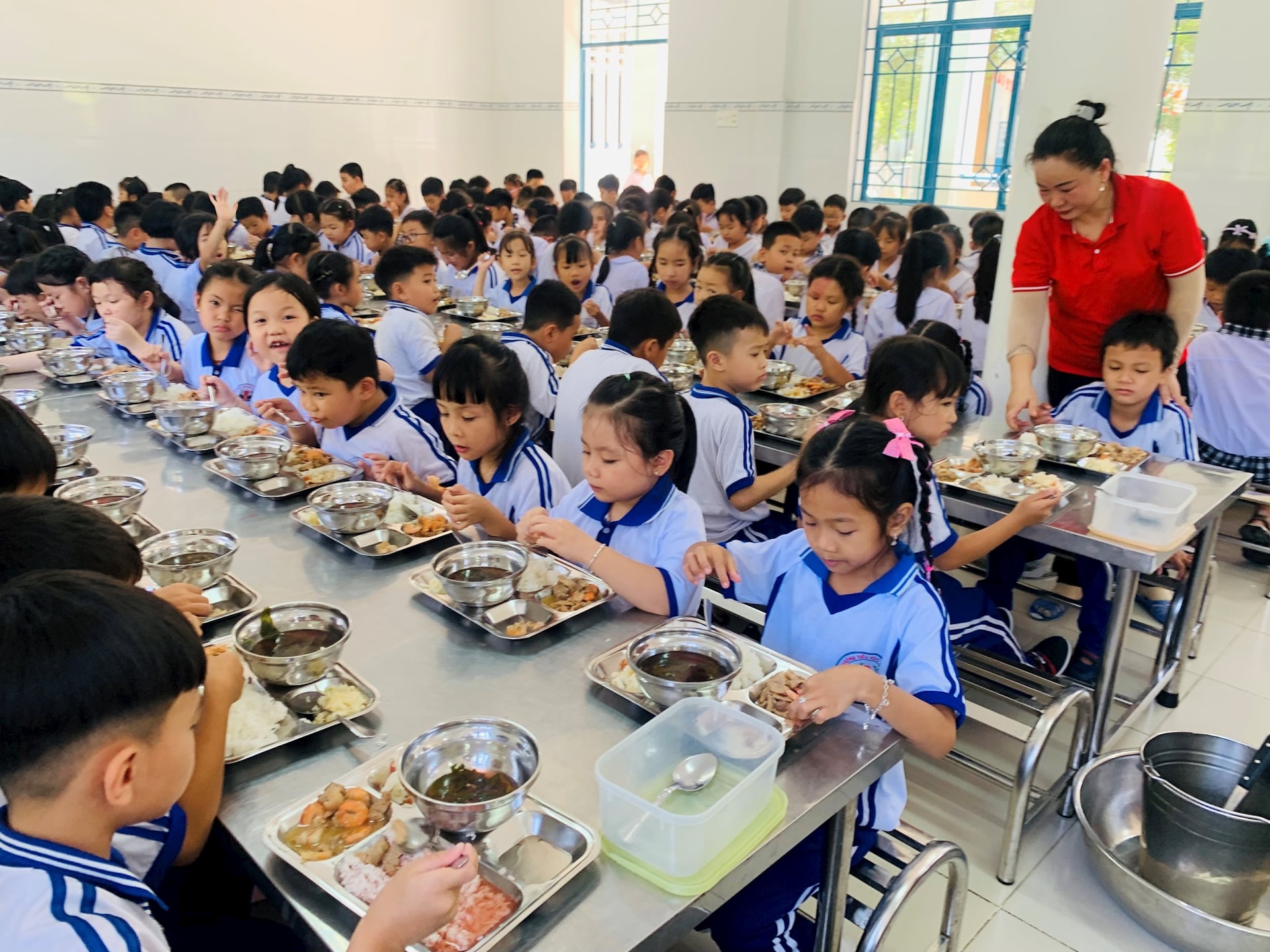 Bảo đảm quyền lợi bán trú cho học sinh