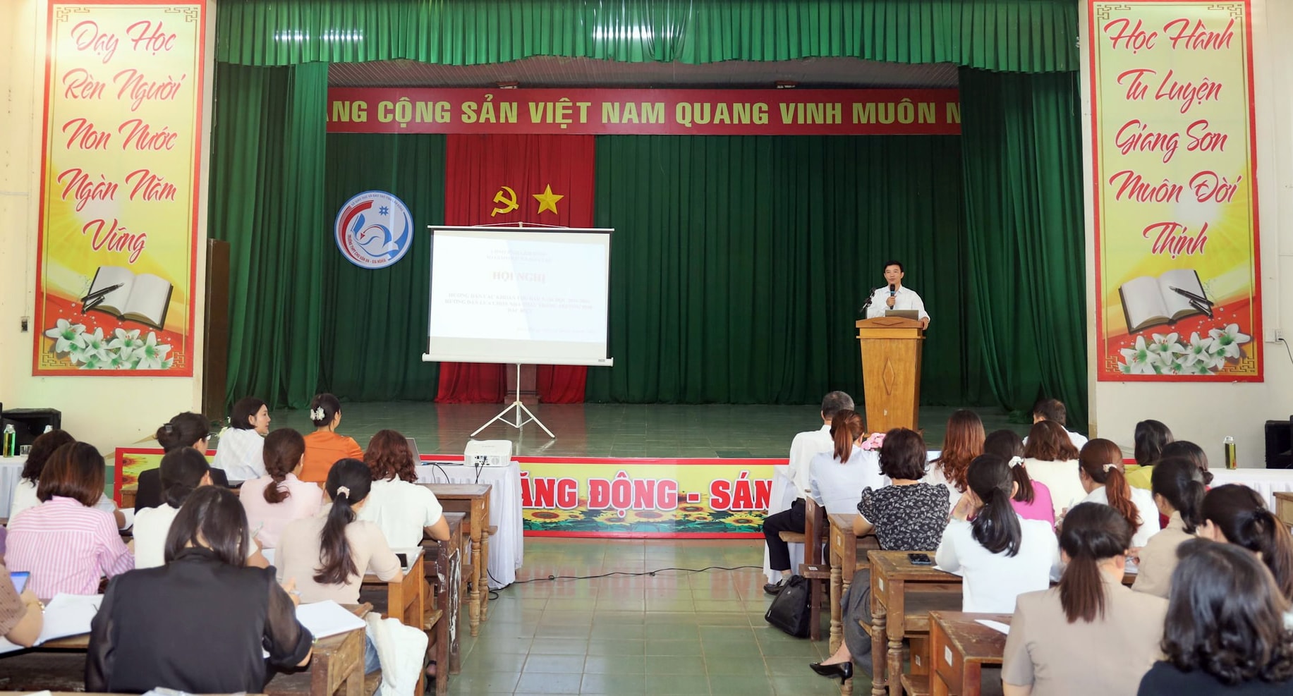 Chủ động để minh bạch trong thu, chi đầu năm học
