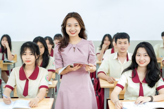 Đề xuất cung cấp miễn phí sách giáo khoa cho học sinh; nâng phụ cấp ưu đãi đặc thù với giáo viên