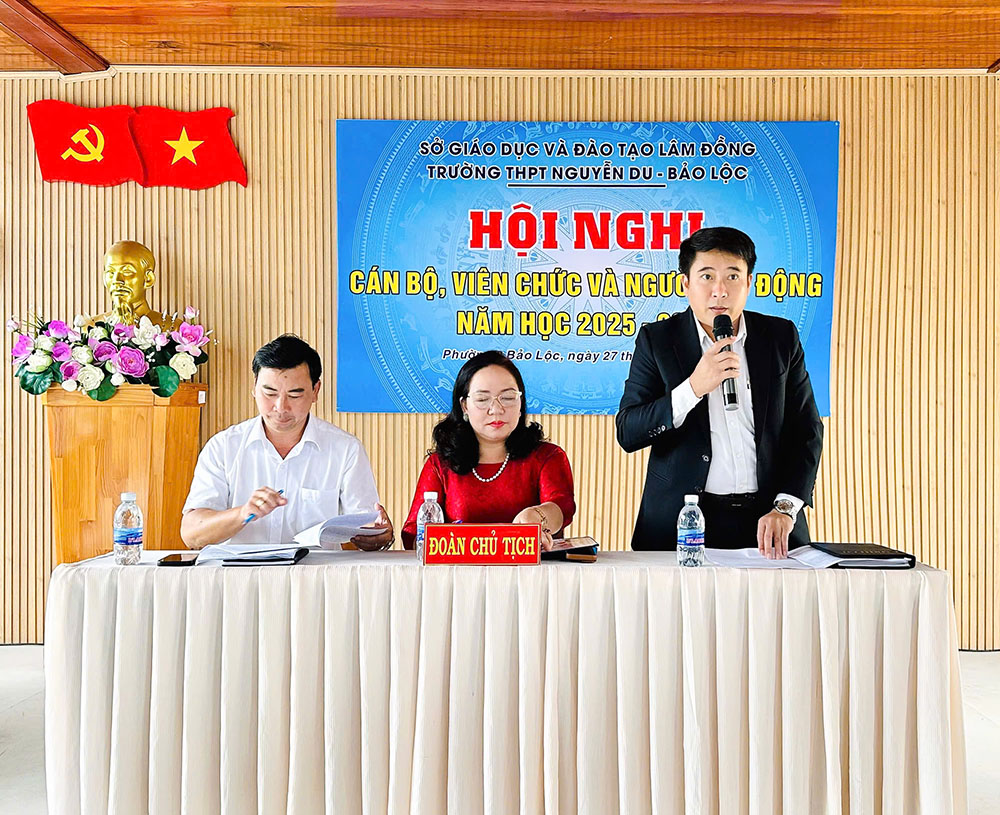 Trường THPT Nguyễn Du tổ chức Hội nghị CBCCVC năm học 2025 – 2026