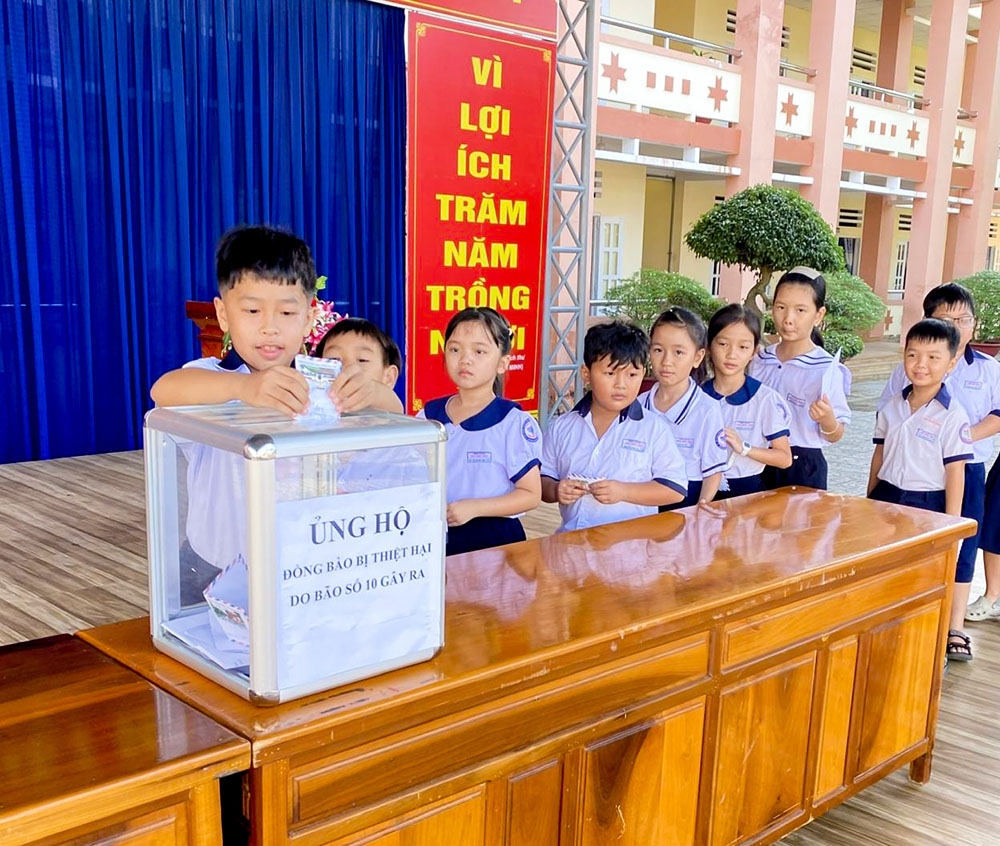 Trường Tiểu học Trần Quốc Toản phát huy truyền thống nhân ái, sẻ chia cùng đồng bào vùng bão