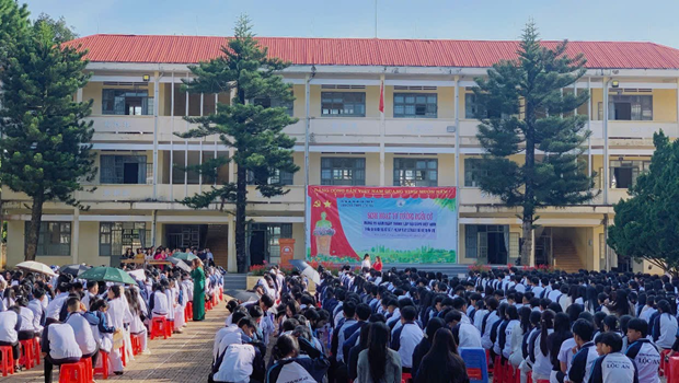 Trường THPT Lộc An: Đổi mới hình thức sinh hoạt dưới cờ gắn với triển khai Nghị quyết 71-NQ/TW của Bộ Chính trị