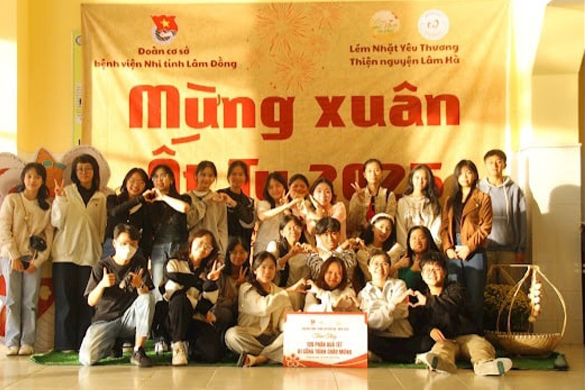Lửa thiện nguyện từ những trái tim học sinh tuổi 18