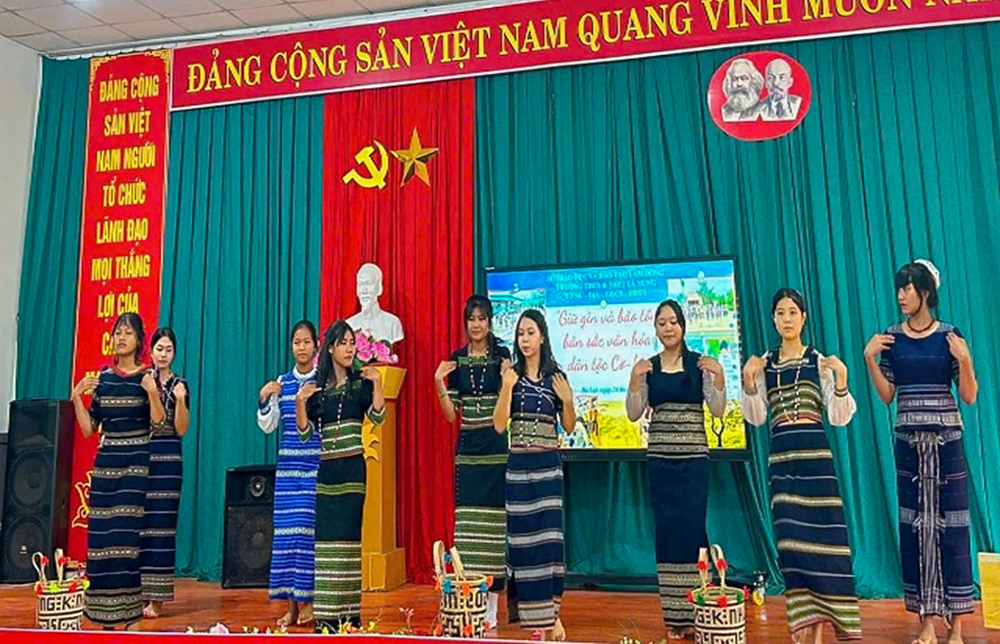 Bản sắc Cơ – ho được tôn vinh trong hoạt động ngoại khóa tại Trường THCS và THPT Tà Nung