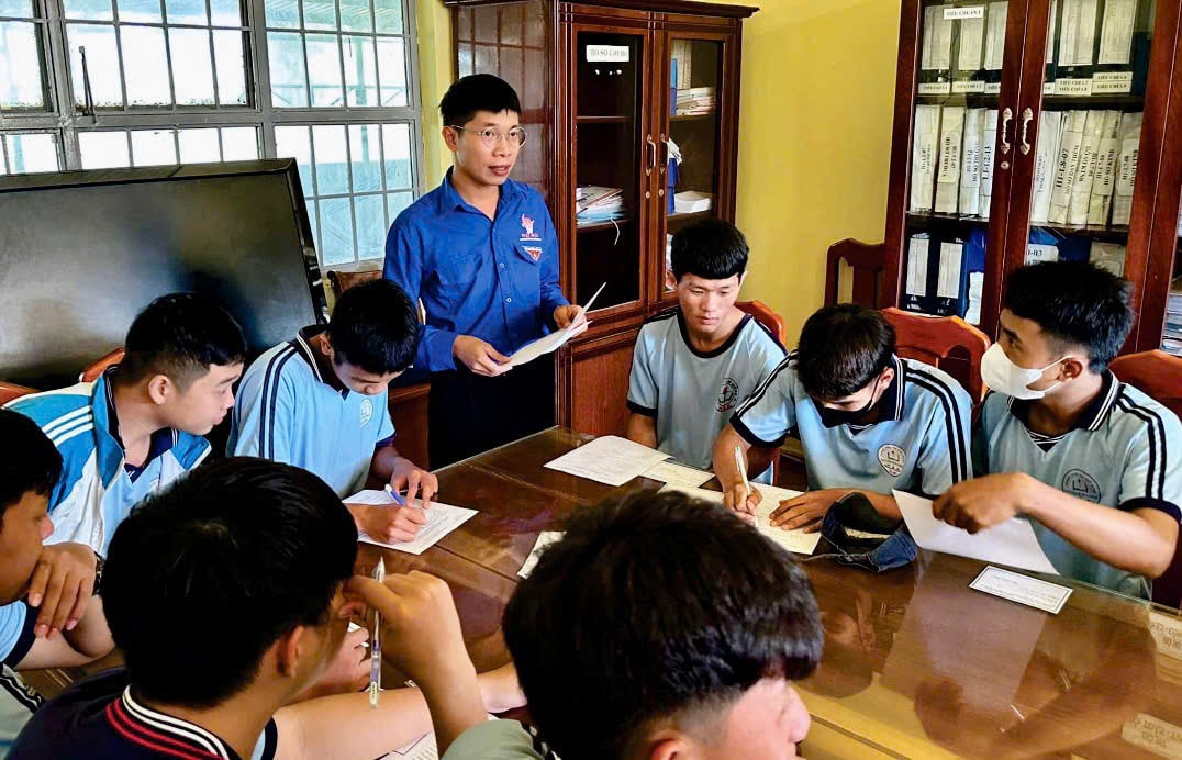 Những đảng viên trẻ tiên phong ở Tây Nguyên - Kỳ 2: Phương châm 'hết việc chứ không hết giờ'