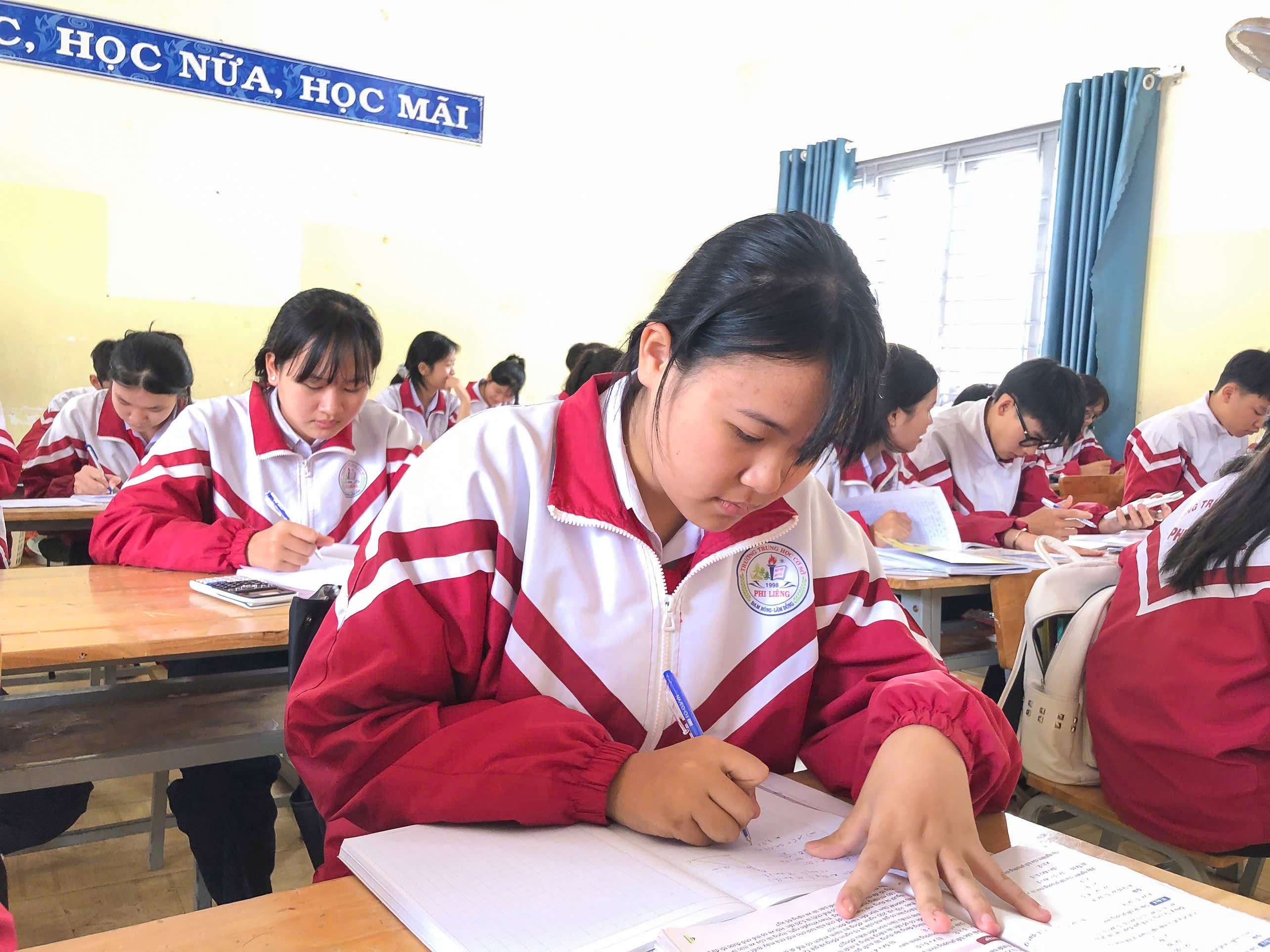 Âu Gia Hân – Bông hoa nghìn việc tốt tỏa sáng từ mái trường vùng cao Phi Liêng.