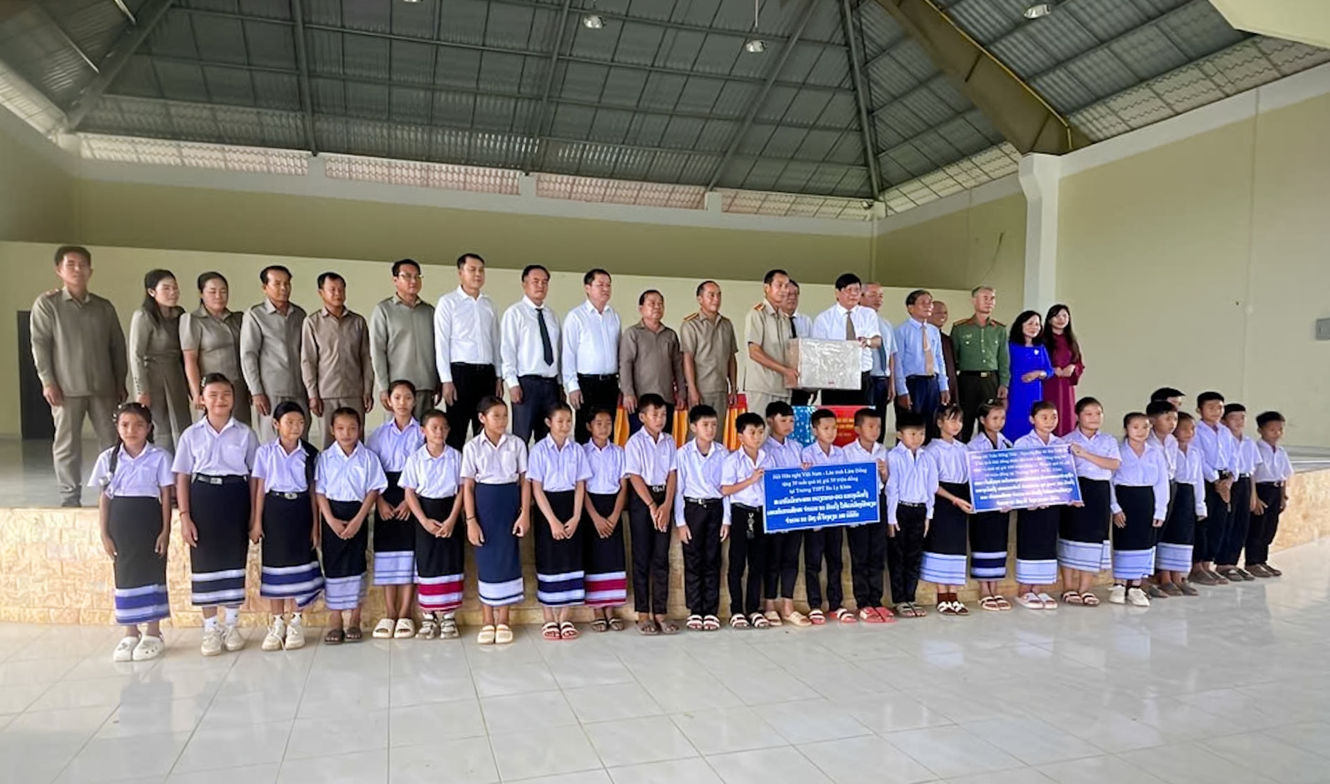 Lâm Đồng cử giáo viên sang Lào giảng dạy tiếng Việt