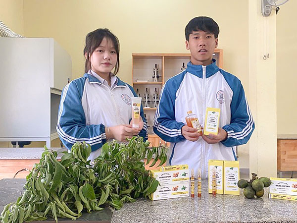 Sản phẩm tinh dầu thiên nhiên của học sinh Lâm Đồng giành giải Nhì cấp tỉnh