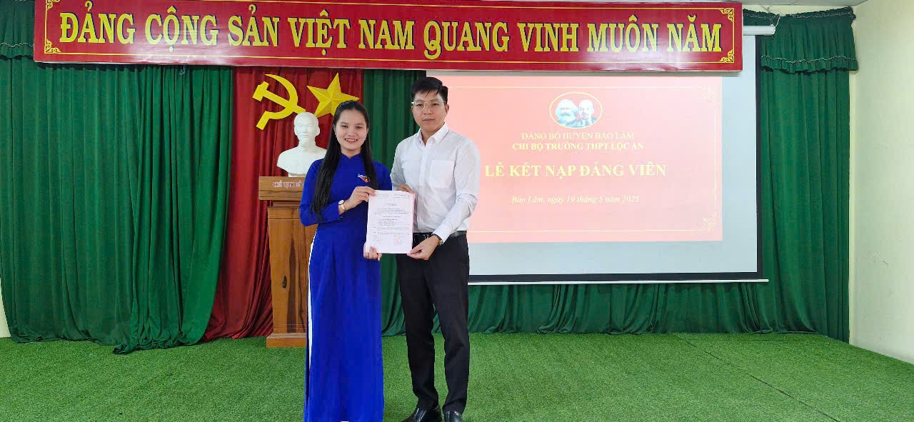 Quỳnh Nga, Bảo Quân: Tự hào là đảng viên tuổi mười tám