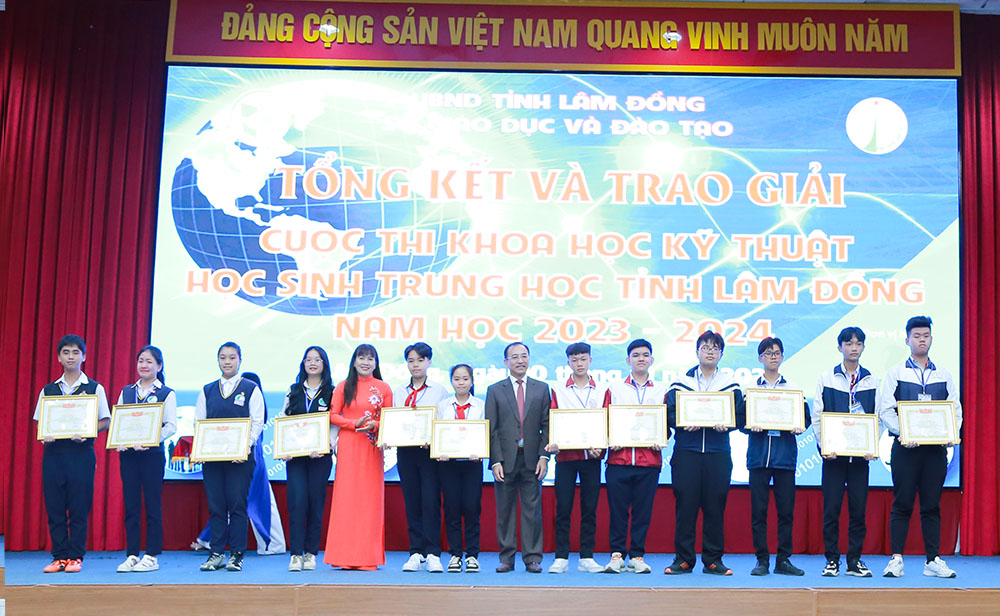 Trao giải Cuộc thi Khoa học kỹ thuật dành cho học sinh trung học tỉnh Lâm Đồng lần thứ XVI, năm học 2023-2024