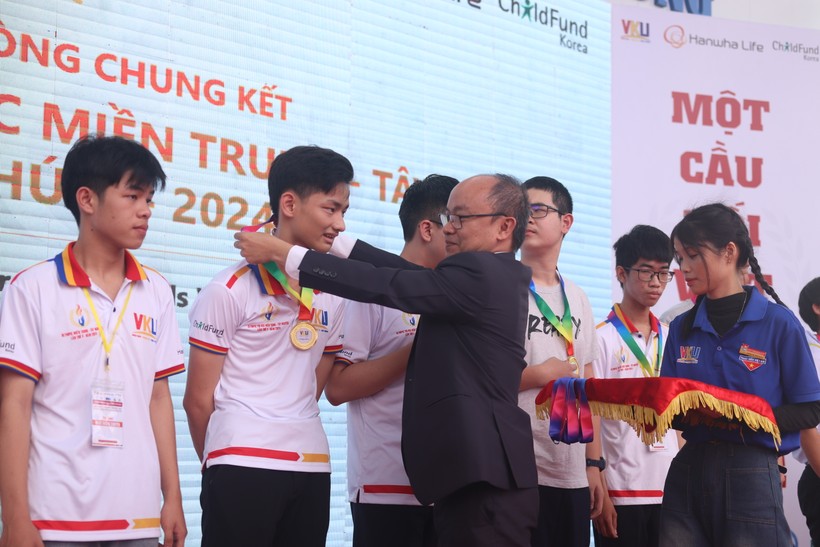 Lâm Đồng đoạt 5 HCV, 6 HCB, 4 HCĐ và 1 giải Khuyến khích Kỳ thi Olympic Tin học miền Trung - Tây Nguyên