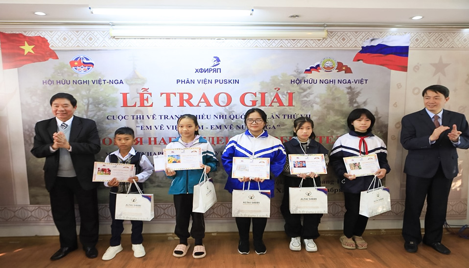 Học sinh Lâm Đồng đạt bốn giải trong Cuộc thi vẽ tranh thiếu nhi quốc tế “Em vẽ Việt Nam - Em vẽ nước Nga” lần thứ VII