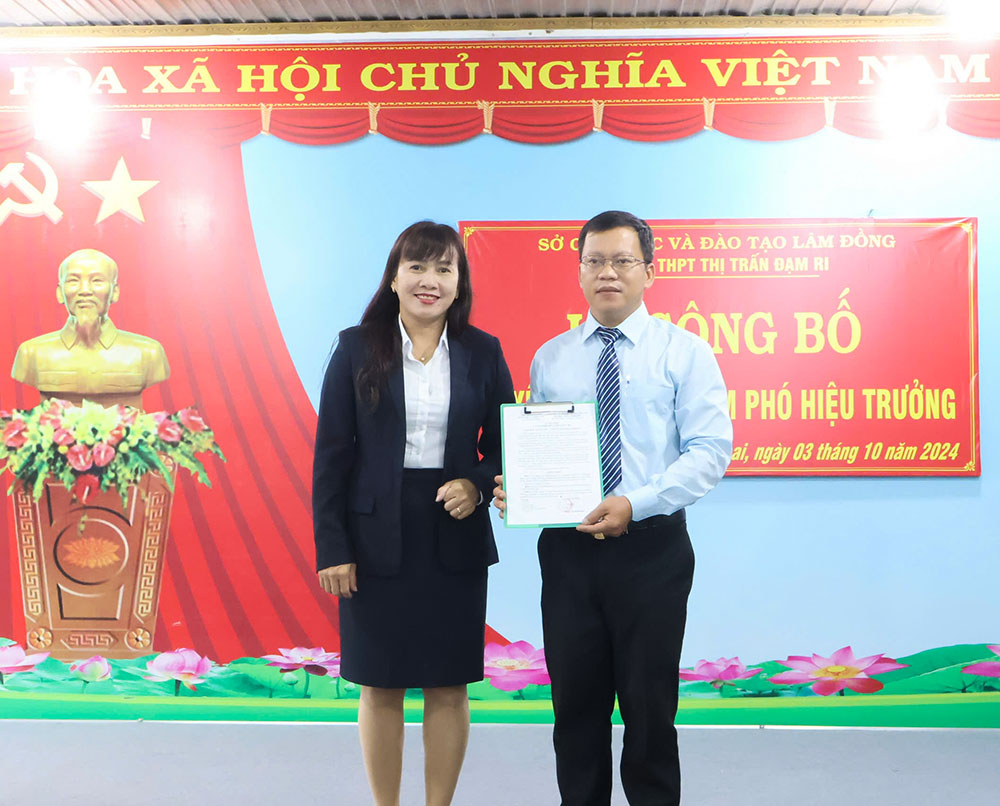 Thầy Nguyễn Hoài Lộc được bổ nhiệm giữ chức vụ Phó Hiệu trưởng Trường THPT thị trấn Đạm Ri