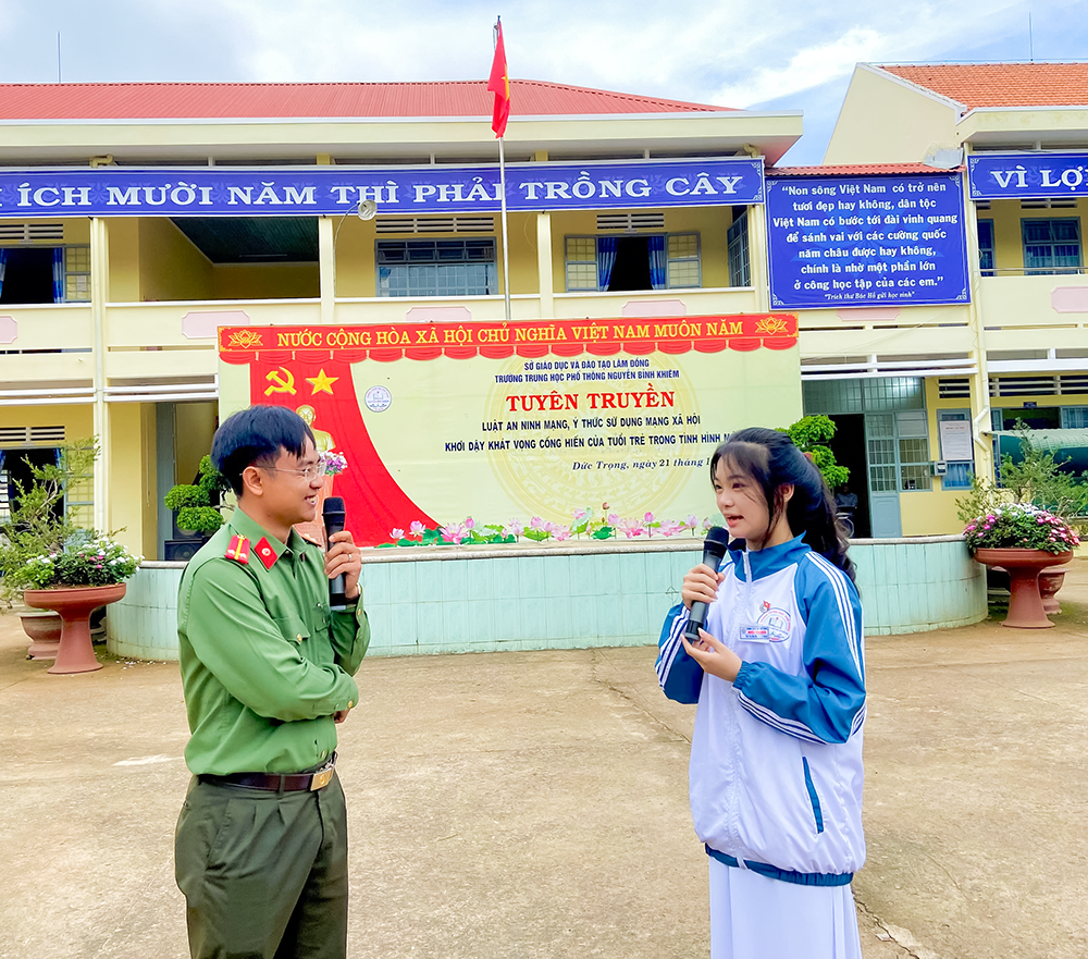 Trường THPT Nguyễn Bỉnh Khiêm: Tuyên truyền Luật An ninh mạng