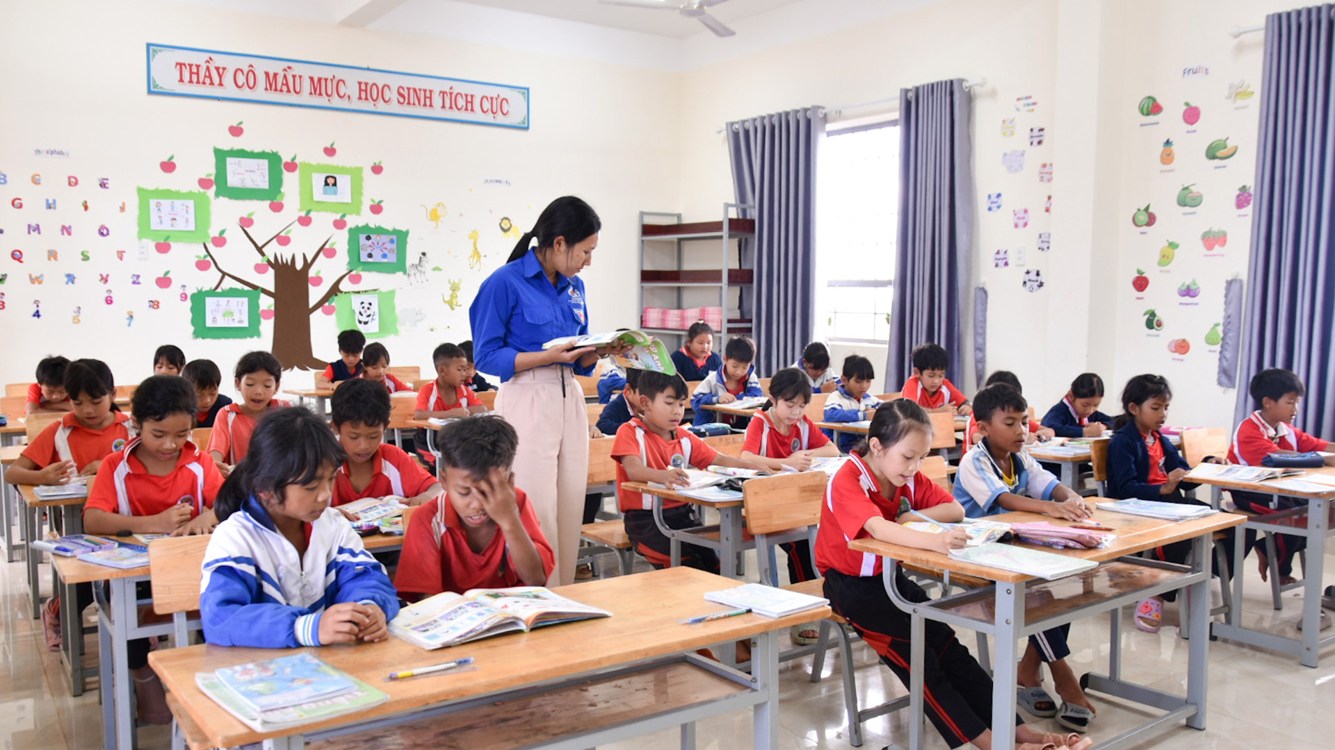 Quan tâm, nâng cao chất lượng giáo dục vùng đồng bào DTTS