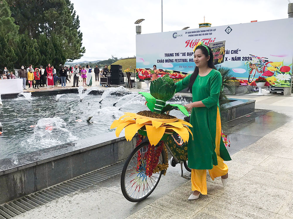 Ngành Giáo dục Đà Lạt thi trang trí "Xe đạp hoa từ vật liệu tái chế"  chào mừng festival hoa Đà Lạt