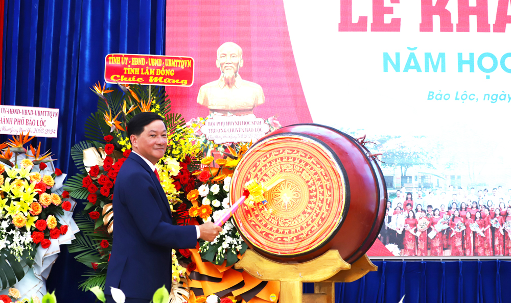 Hơn 334.300 học sinh tỉnh Lâm Đồng nô nức đón chào năm học mới