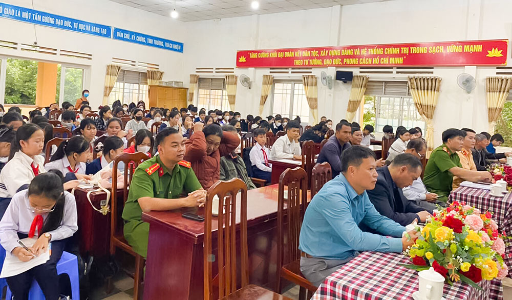 Đà Lạt: ra mắt 2 mô hình cổng trường an toàn giao thông nơi có số đông học sinh dân tộc thiểu số