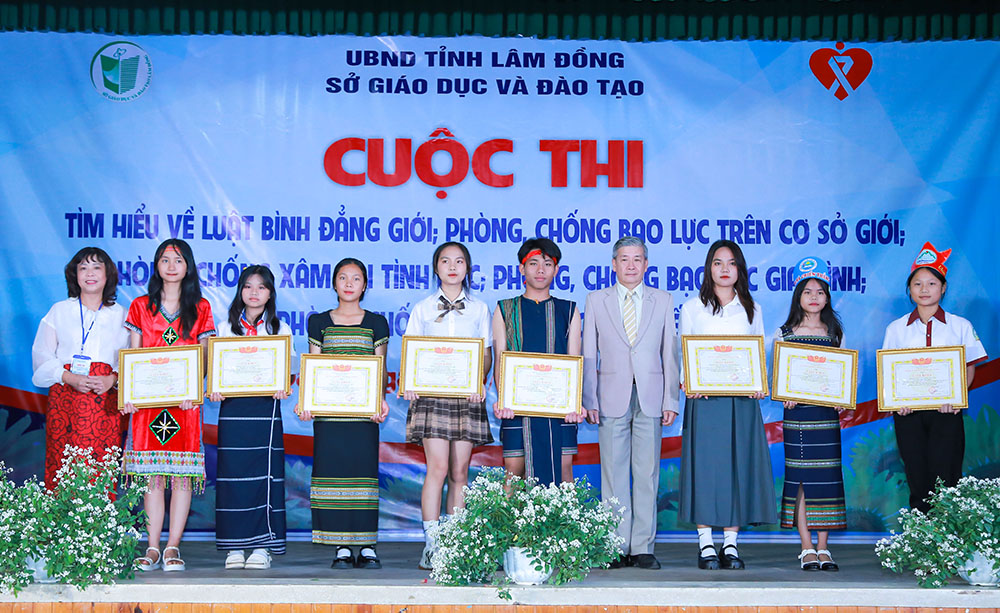 Trường Phổ thông DTNT THCS-THPT Liên huyện phía nam đoạt giải Nhất Cuộc thi tìm hiểu về Luật Bình đẳng giới