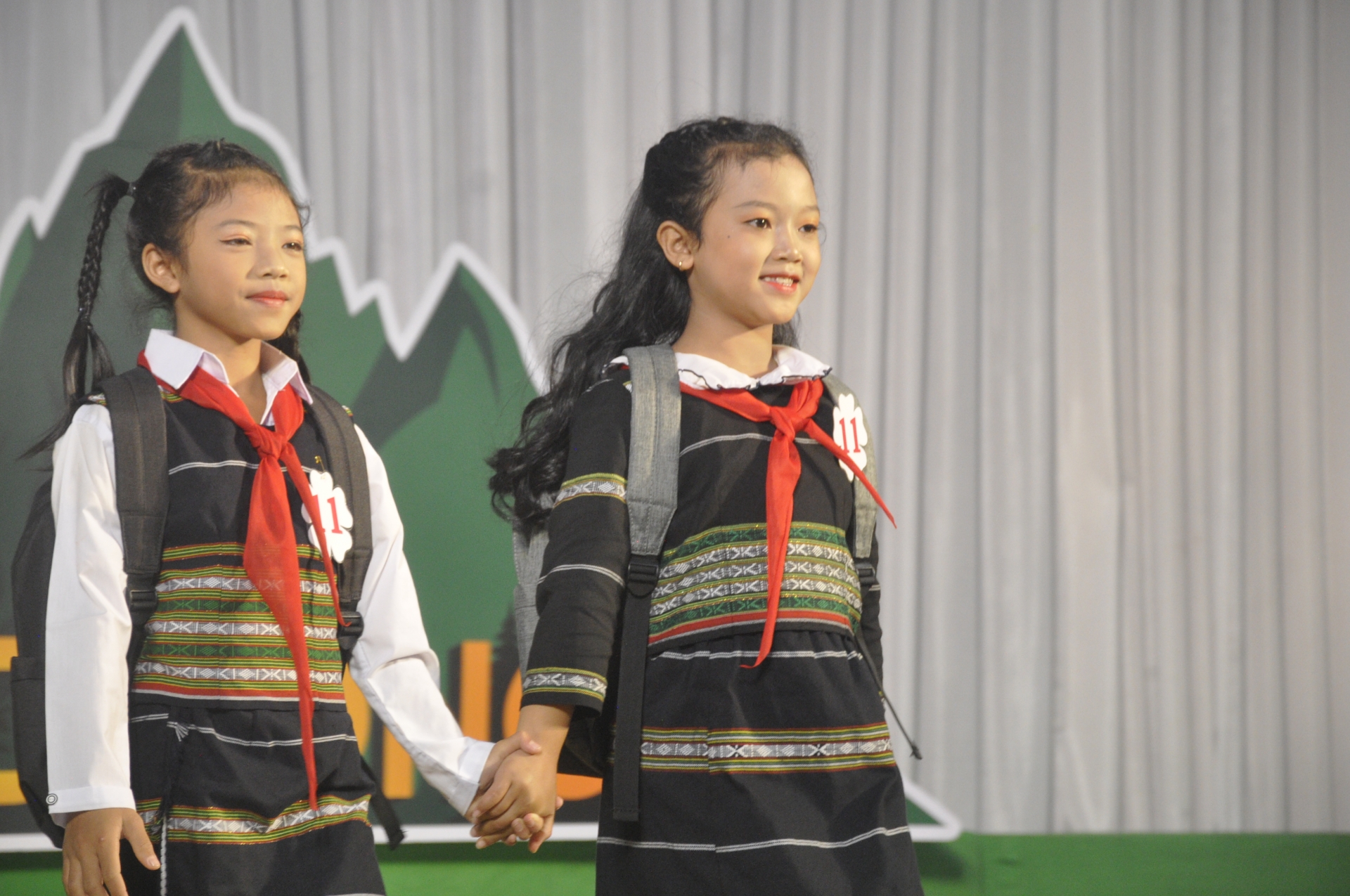 Tăng cường tiếng Việt trên cơ sở tiếng mẹ đẻ cho trẻ em người dân tộc thiểu số