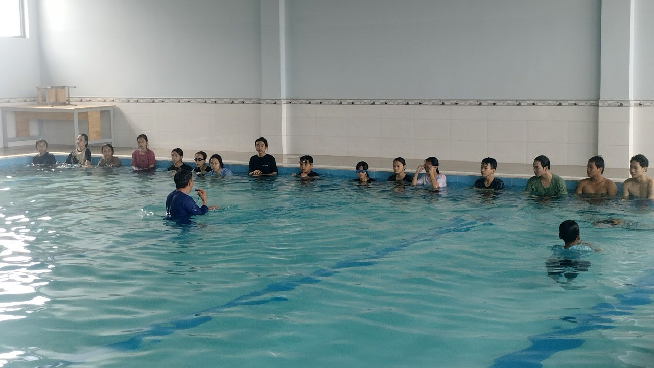 Cát Tiên: Tổ chức dạy bơi, phòng tránh đuối nước cho trẻ em trong dịp hè