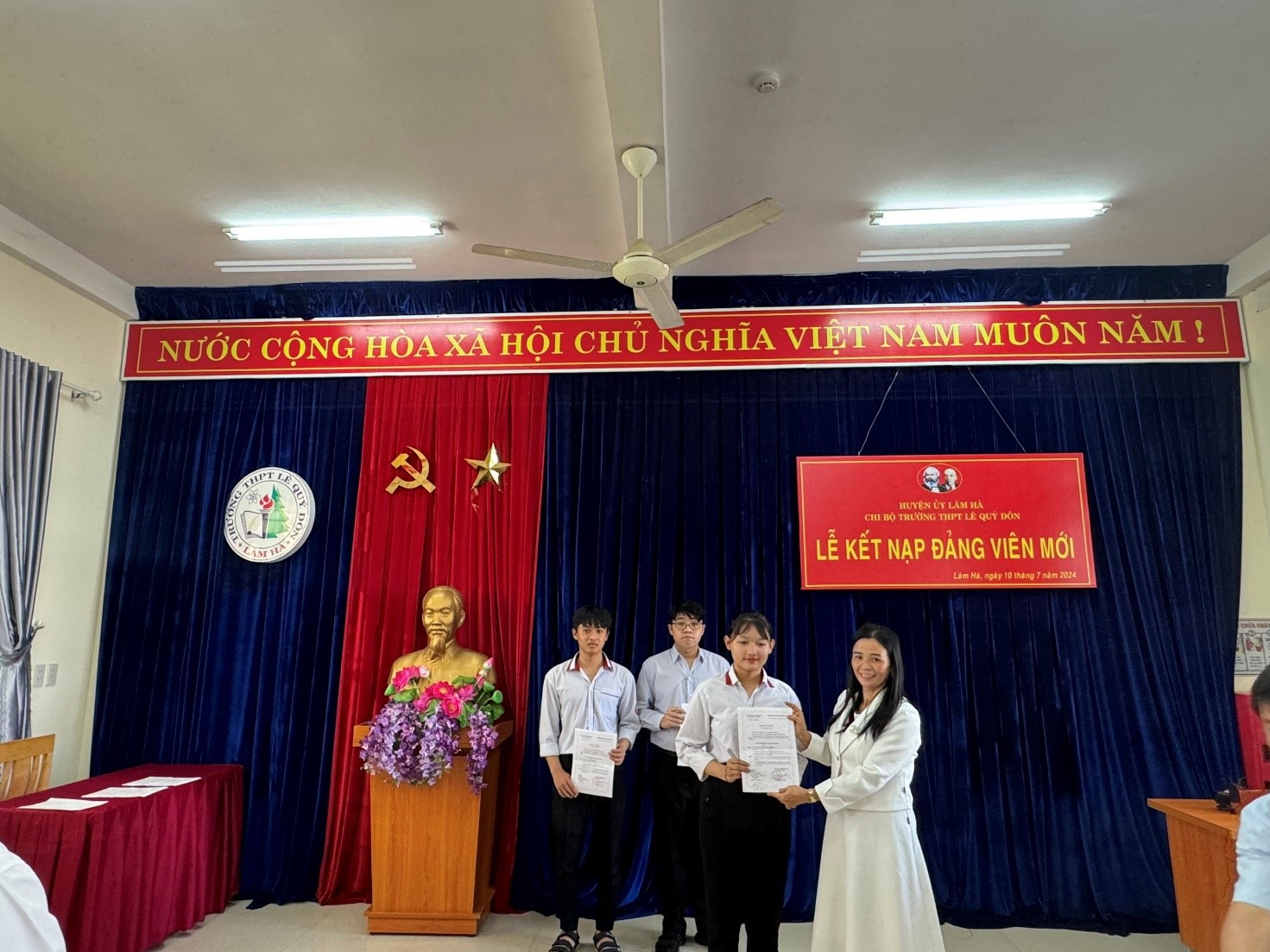 Trường THPT Lê Quý Đôn huyện Lâm Hà: 03 học sinh được kết nạp Đảng
