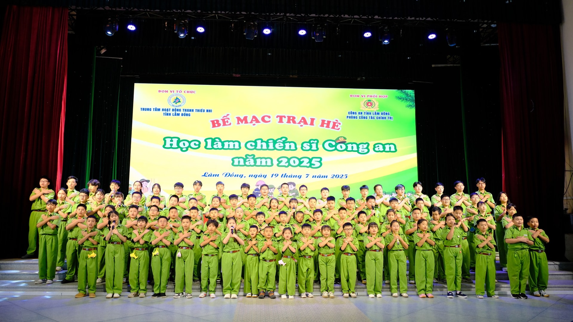 85 chiến sĩ nhí tham gia Trại hè Học làm chiến sĩ công an