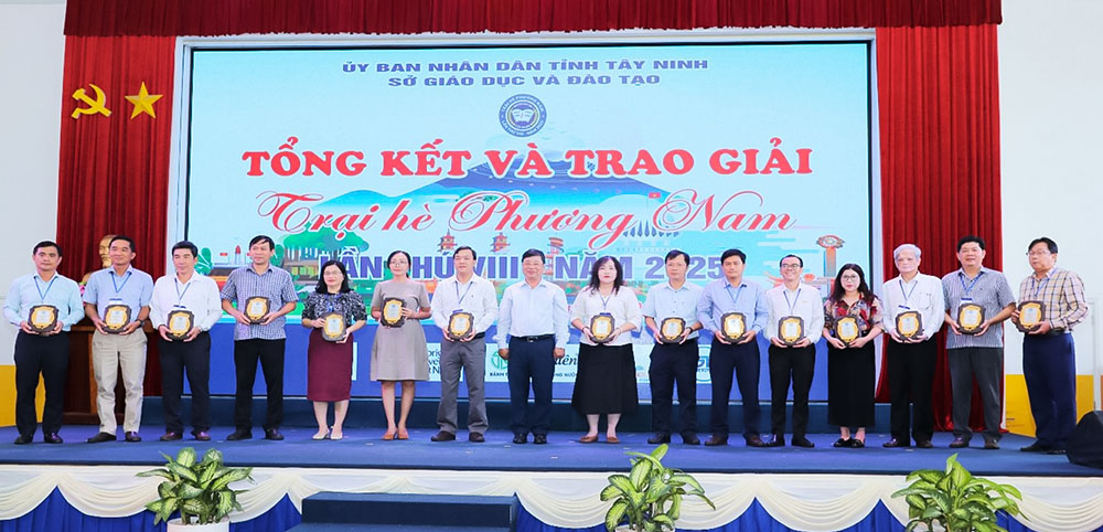 Trường THPT Chuyên Bảo Lộc đạt thành tích ấn tượng tại Trại hè Phương Nam lần thứ VIII năm 2025
