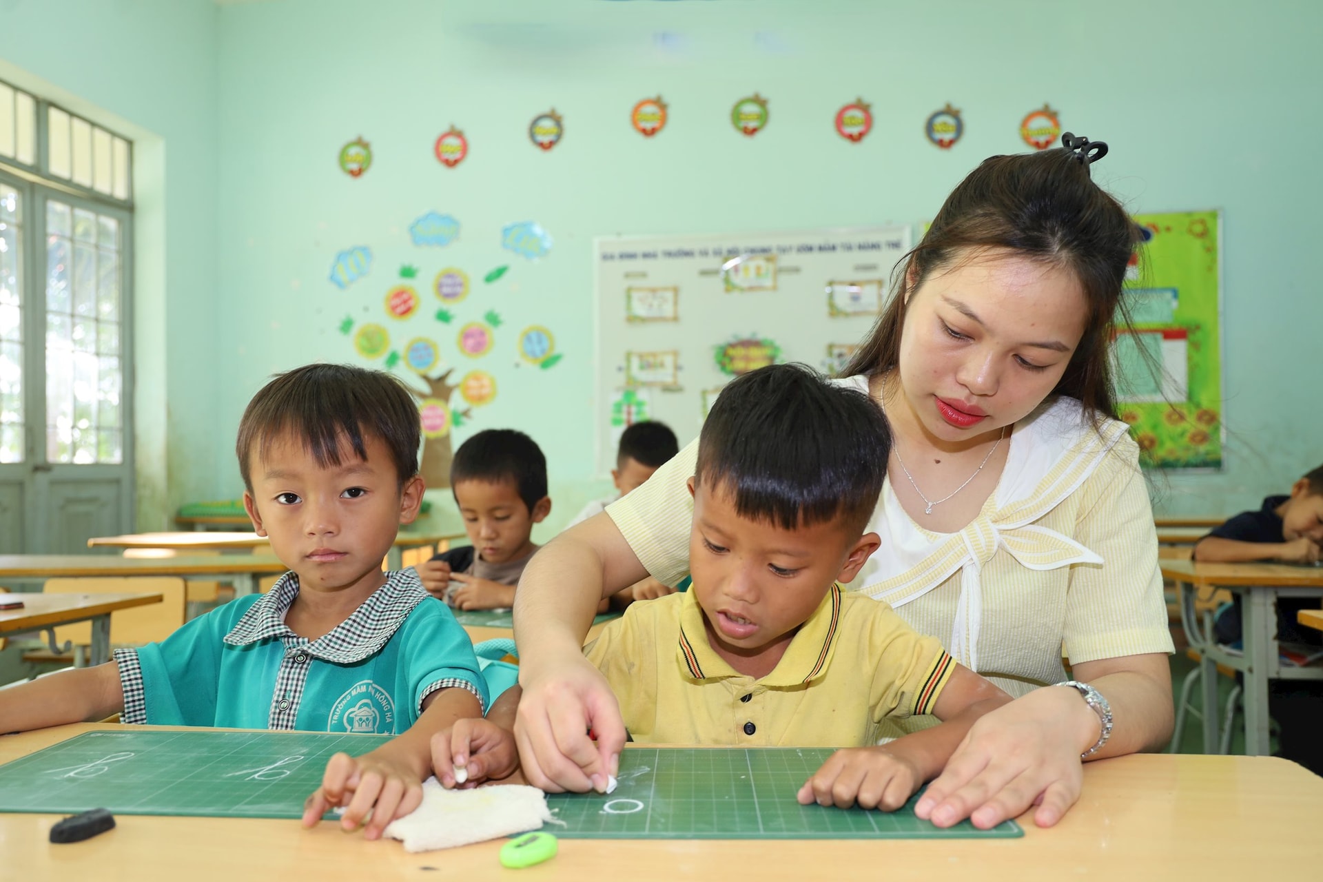 Lớp học đặc biệt giữa mùa hè - giữ bước chân trẻ em vùng cao