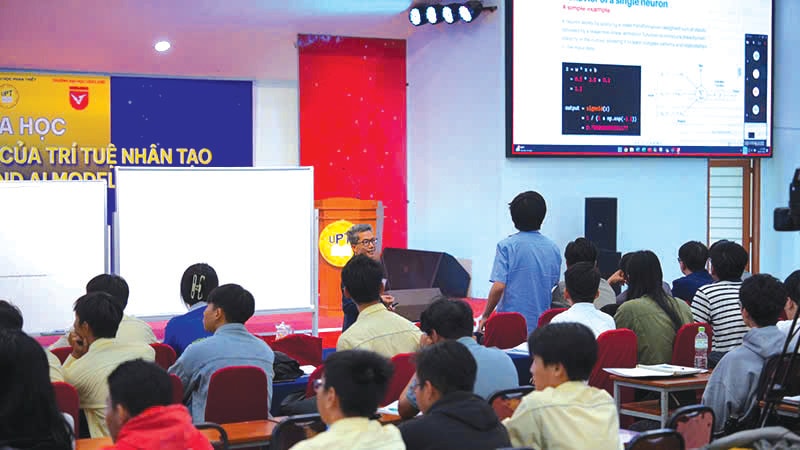 UPT với “Nền tảng toán học của trí tuệ nhân tạo”