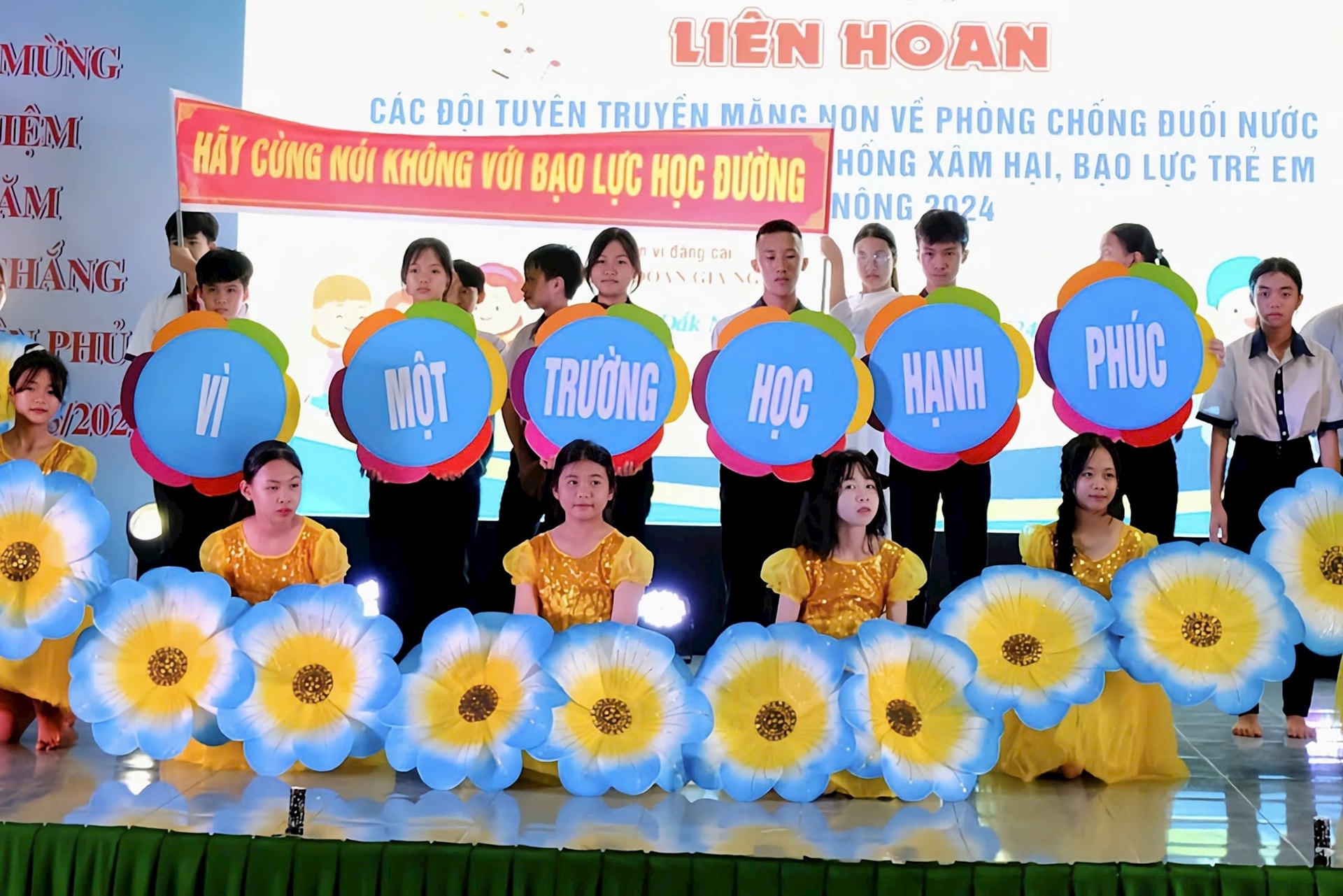Chung tay đẩy lùi bạo lực học đường