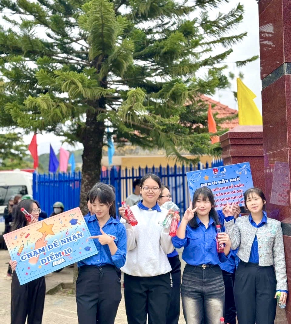 Lạc Dương: 35 đoàn viên, thanh niên tham gia tiếp sức mùa thi