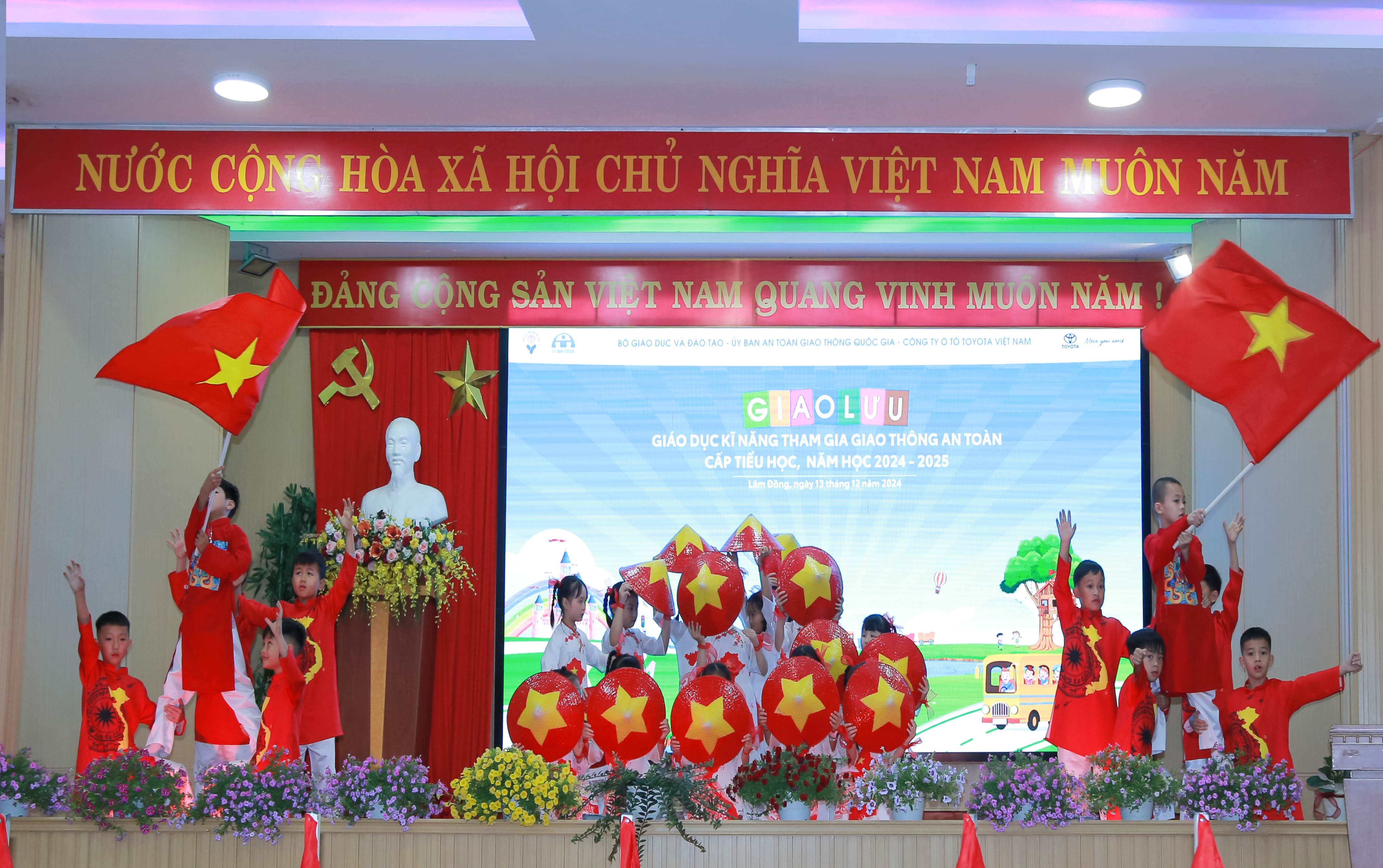 Lâm Đồng: Giáo viên và học sinh tiểu học thi “Giáo dục kỹ năng tham gia giao thông an toàn” cấp tỉnh