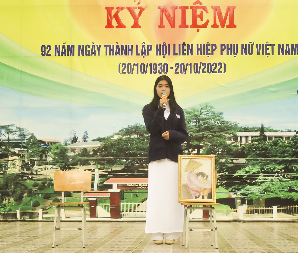 Người phụ nữ Việt Nam với tinh thần mạnh mẽ và kiên định là một nguồn cảm hứng lớn cho tất cả chúng ta. Xem hình ảnh để hiểu rõ hơn về nét đẹp và sự kiên cường của người phụ nữ Việt Nam.