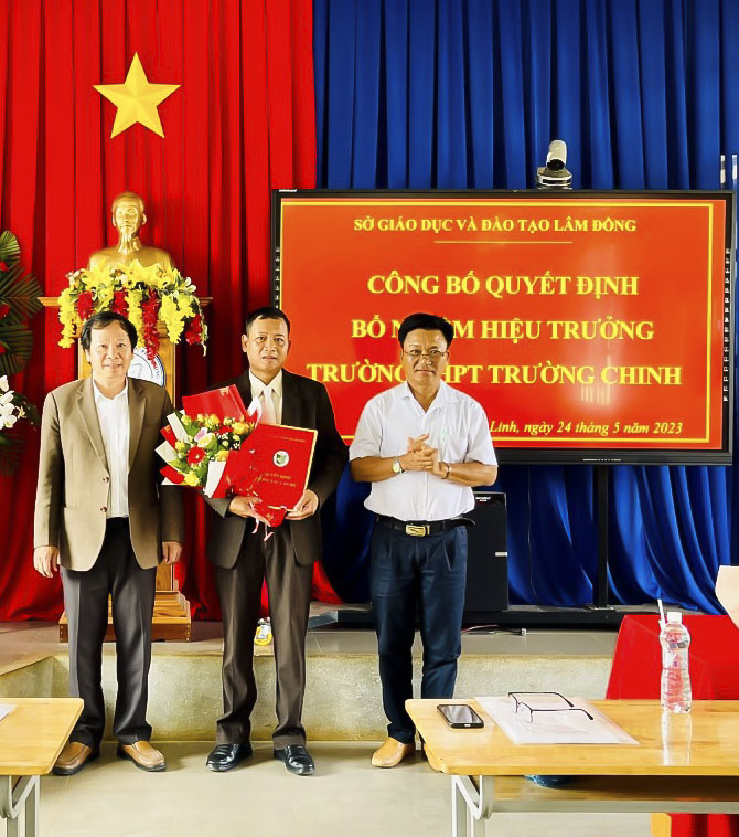 Giám đốc Sở Giáo dục và Đào tạo bổ nhiệm Hiệu trưởng Trường THPT Trường Chinh, huyện Di Linh