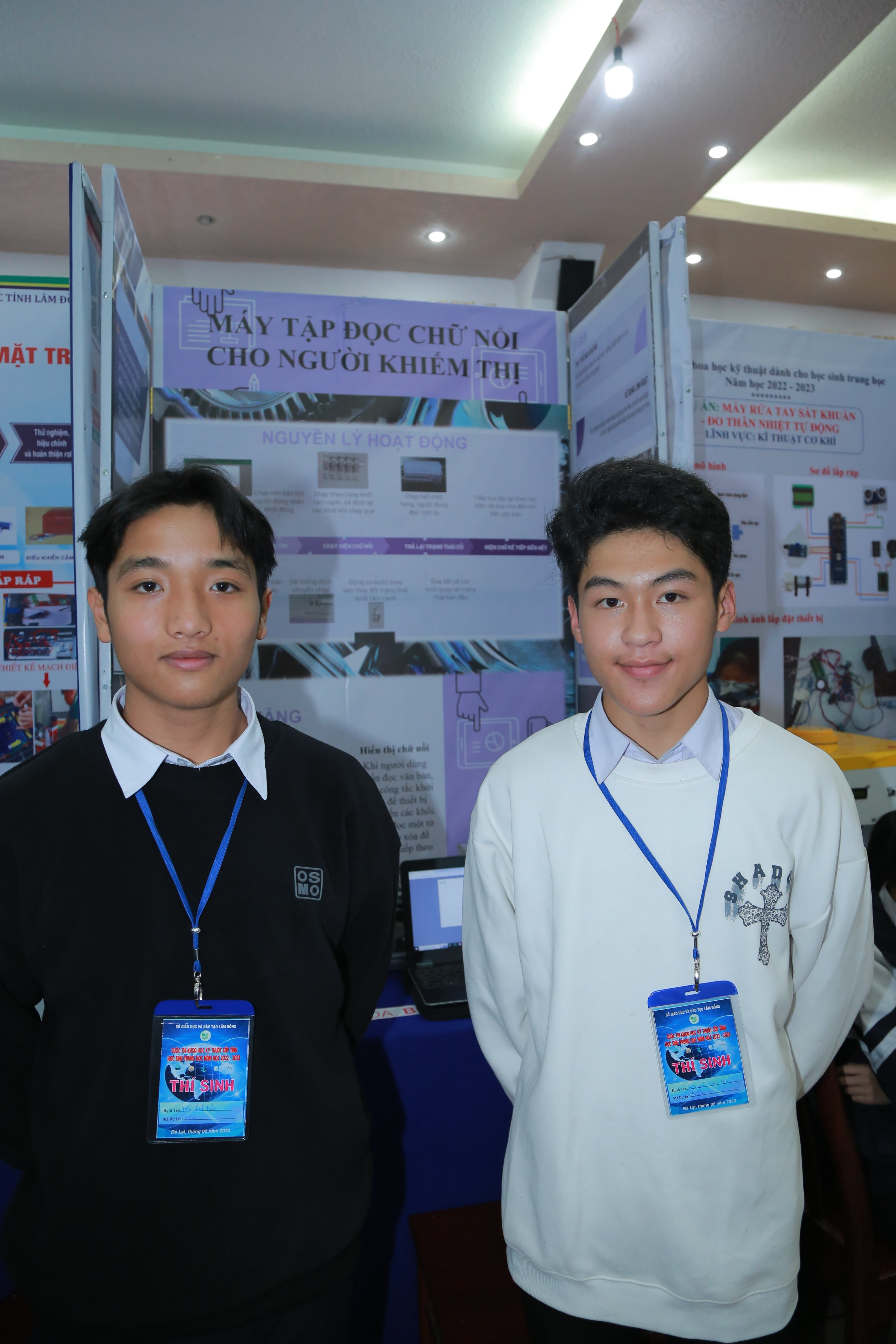 Học sinh Trường THCS-THPT Tà Nung với dự án “Máy tập đọc chữ nổi cho người khiếm thị”