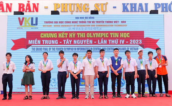 Đoàn Lâm Đồng đoạt 37 giải (02 huy chương Vàng, 8 huy chương Bạc, 19 huy chương Đồng và 8 giải Khuyến khích) tại Kỳ thi Olympic Tin học miền Trung và Tây Nguyên, lần thứ IV, năm 2023 được tổ chức tại