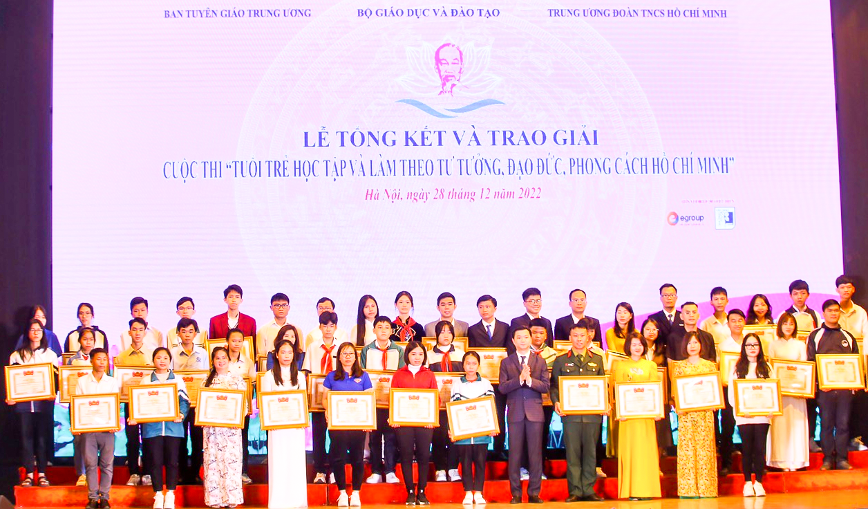 Trao giải Cuộc thi Tuổi trẻ học tập và làm theo tư tưởng, đạo đức, phong cách Hồ Chí Minh