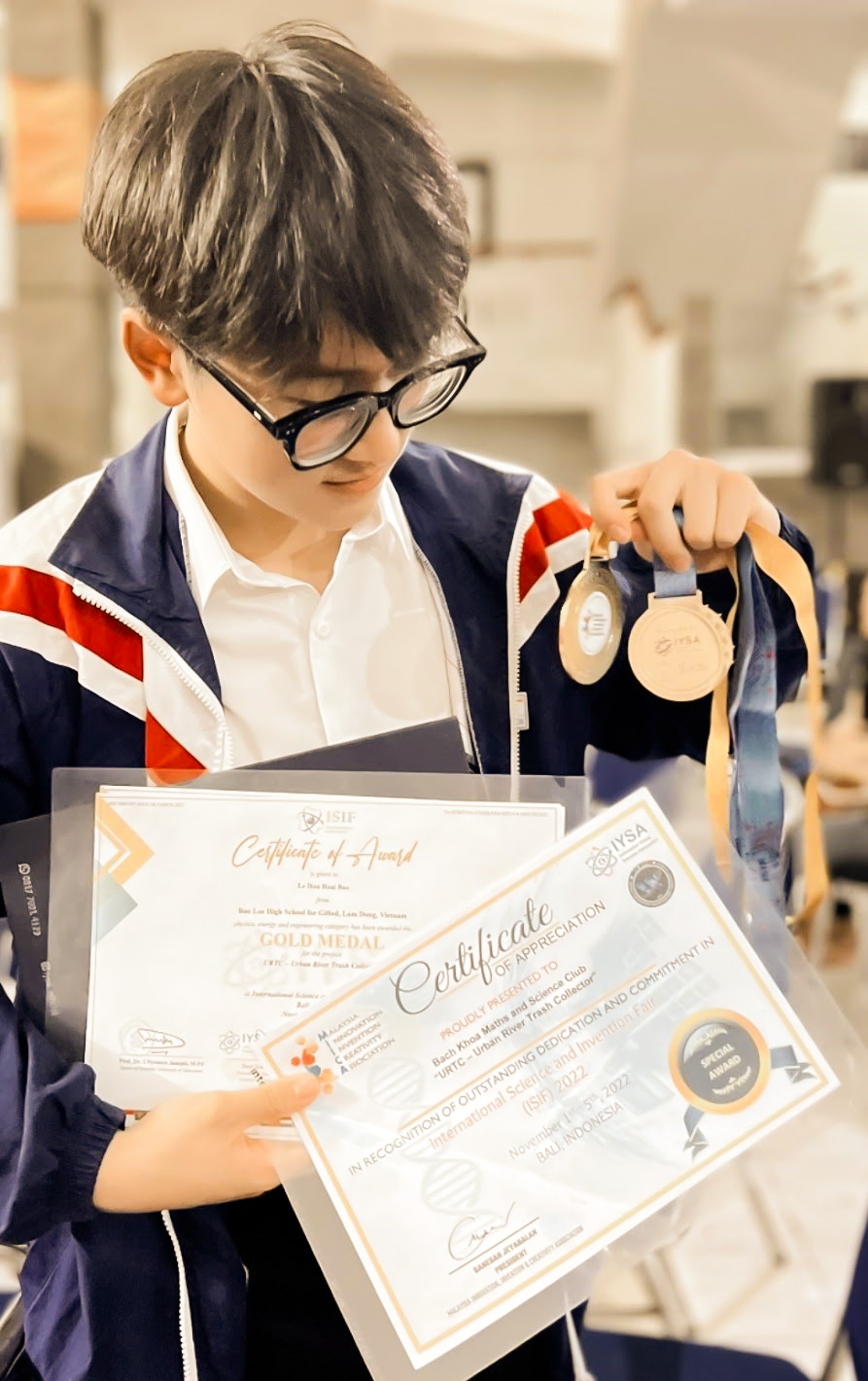 Học sinh Trường THPT Chuyên Bảo Lộc đạt Huy chương vàng và Giải đặc biệt tại Kỳ thi Khoa học và Sáng chế quốc tế năm 2022