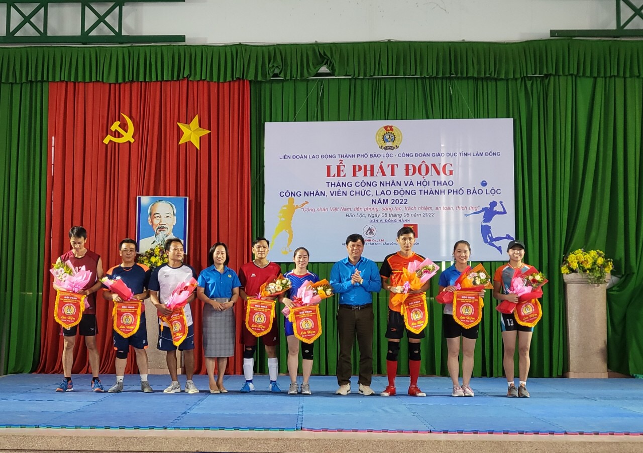 Trường THPT Nguyễn Du phát động Tháng Công nhân năm 2022