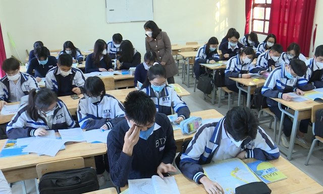 Giáo dục Lâm Đồng vượt khó dạy học