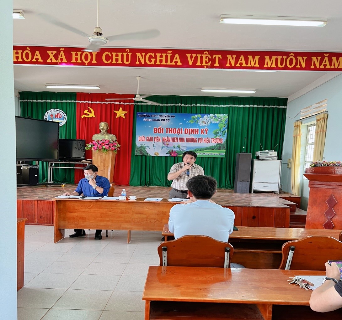 CĐCS trường THPT Nguyễn Du tổ chức diễn đàn đối thoại  Hiệu trưởng với viên chức, người lao động năm học 2021-2022