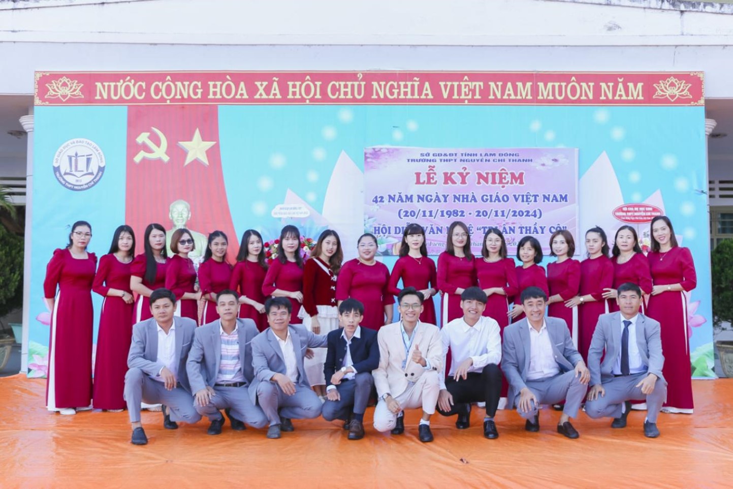 TRƯỜNG THPT NGUYỄN CHÍ THANH TỔ CHỨC THÀNH CÔNG LỄ KỶ NIỆM 42 NĂM NGÀY NHÀ GIÁO VIỆT NAM VÀ HỘI DIỄN VĂN NGHỆ “ TRI ÂN THẦY CÔ” 