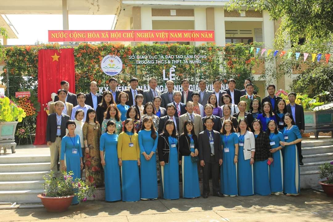 Trường THCS&THPT Tà Nung chào mừng kỷ niệm 37 năm ngày nhà giáo Việt Nam 20/11 và đón nhận bằng công nhận trường đạt chuẩn quốc gia