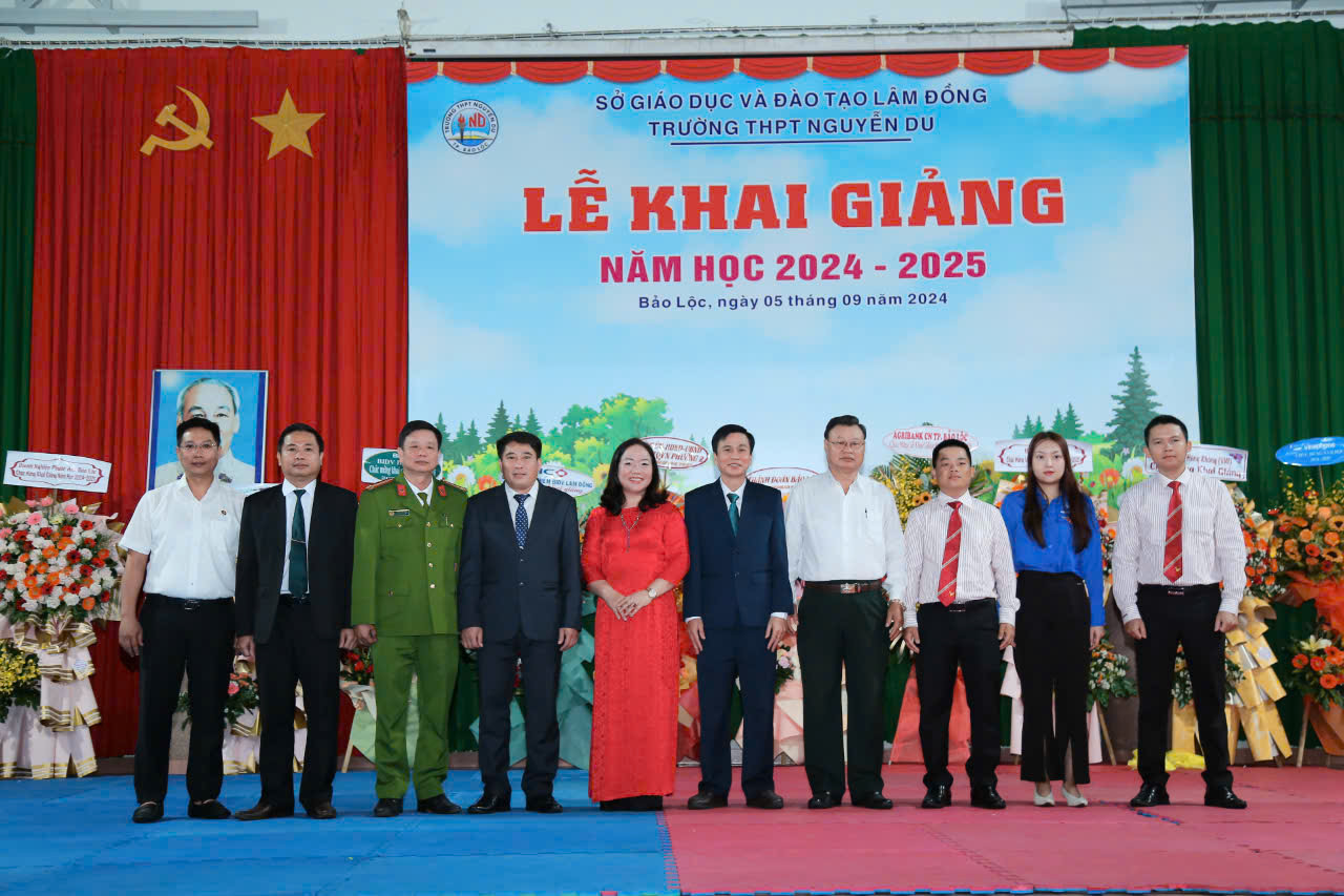 TRƯỜNG THPT NGUYỄN DU  LONG TRỌNG TỔ CHỨC LỄ KHAI GIẢNG NĂM HỌC 2024 - 2025