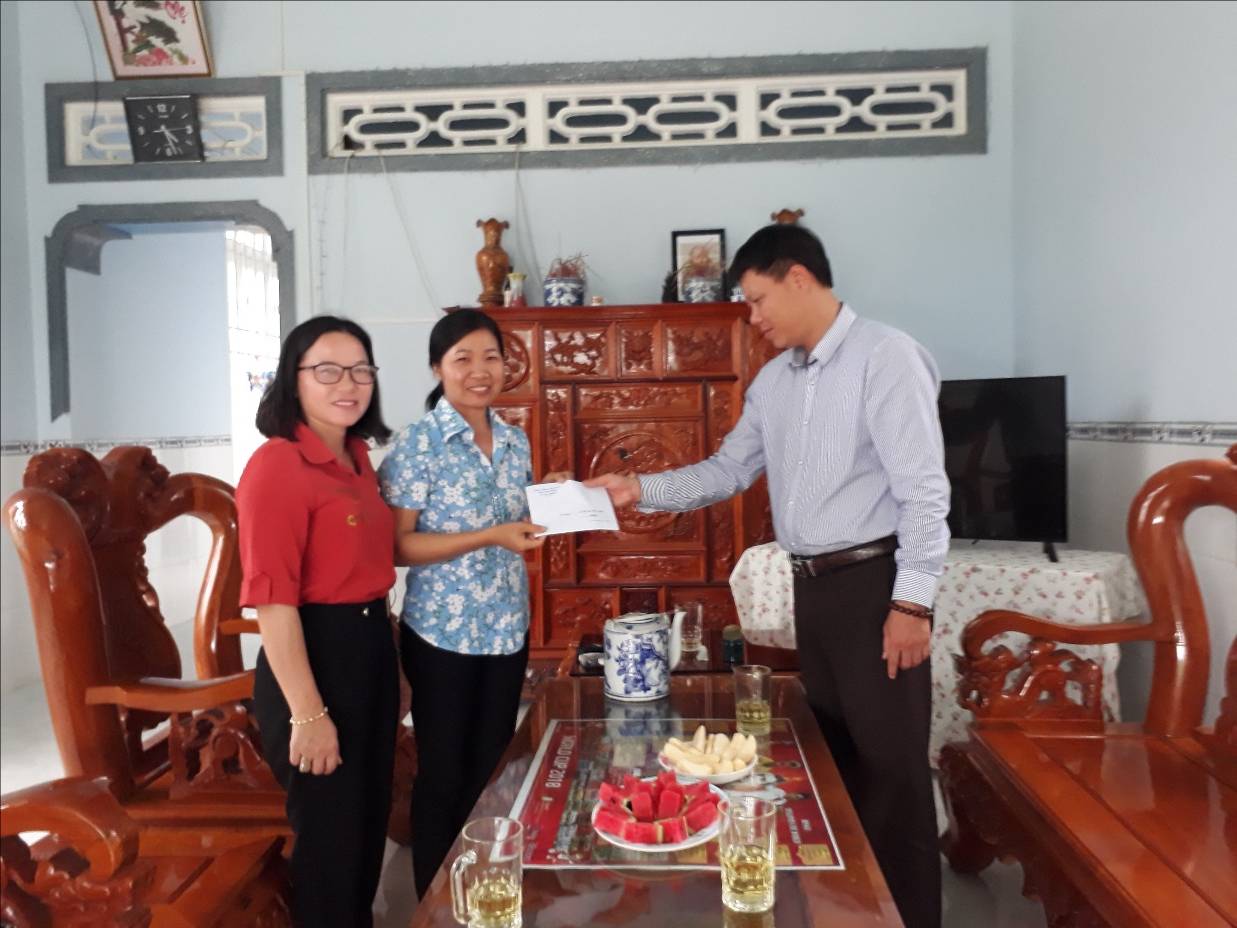 Công đoàn Giáo dục tỉnh thăm và tặng quà cho cán bộ, nhà giáo, người lao động tại Cát Tiên nhân dịp khai giảng năm học mới 2018 - 2019